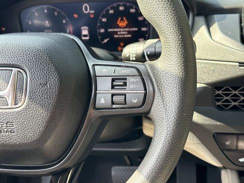Used 2023 Honda Accord EX image 10