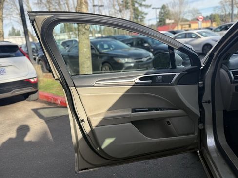 Used 2019 Ford Fusion SEL image 25