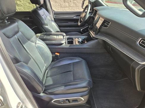 Used 2024 Jeep Wagoneer L Series II w/ Flexible Seating Group image 19