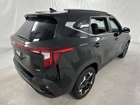 Used 2024 Kia Seltos EX image 3