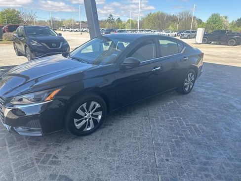 Used 2025 Nissan Altima 2.5 S image 2