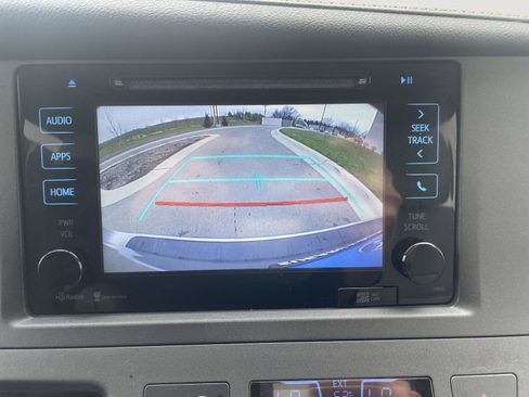 Used 2015 Toyota Sienna XLE Premium image 24