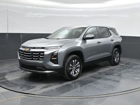 Used 2026 Chevrolet Equinox LT FWD image 8