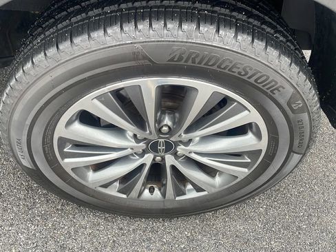 Used 2017 Lincoln Navigator Select image 38