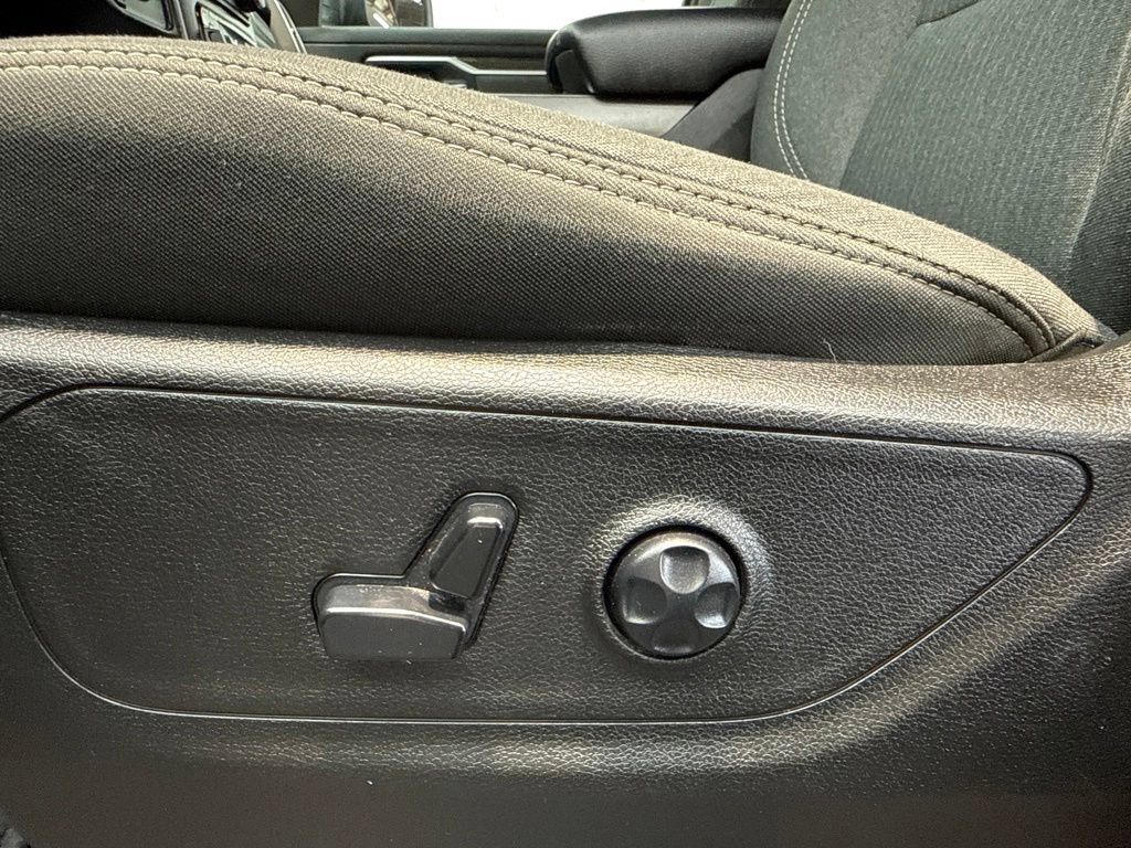 Used 2019 RAM 1500 Big Horn AWD/4WD image 13
