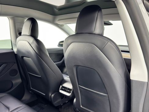 Used 2022 Tesla Model Y Performance image 40