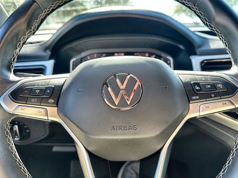 Used 2022 Volkswagen Atlas Cross Sport SE image 33