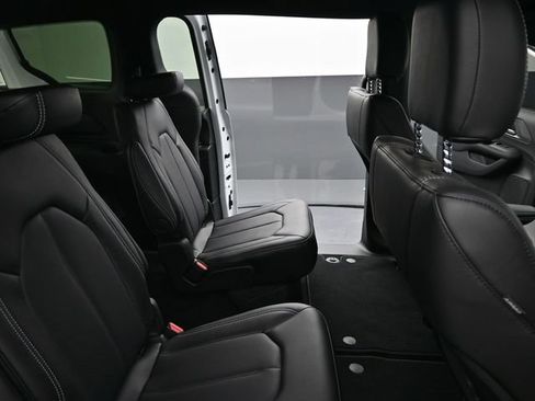 New 2025 Chrysler Voyager LX image 14