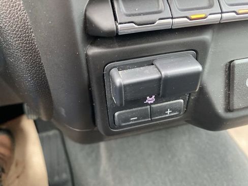 Used 2023 Chevrolet Silverado 1500 Custom image 12