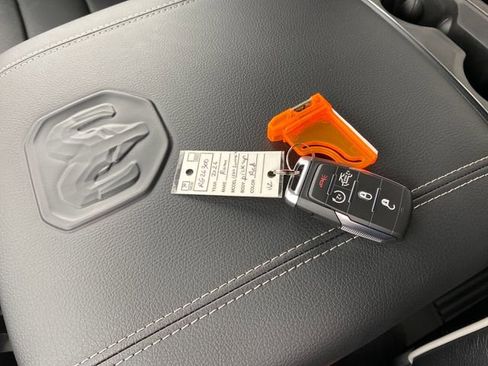 New 2026 RAM 1500 Laramie AWD/4WD image 29