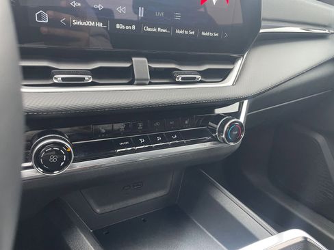 Used 2025 Chevrolet Equinox LT image 40