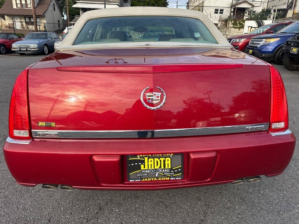 Used 2006 Cadillac DTS w/ Trunk Convenience Package FWD image 5