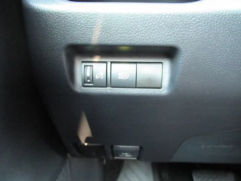 Used 2019 Toyota RAV4 LE FWD image 21