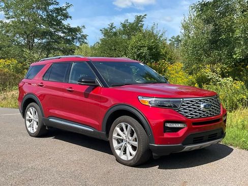 Used 2024 Ford Explorer Platinum w/ Technology Package AWD/4WD image 1