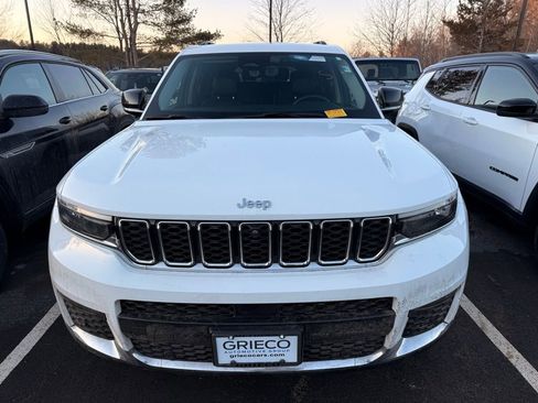 Used 2023 Jeep Grand Cherokee L Limited w/ Luxury Tech Group II image 3