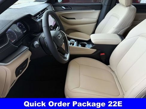 New 2025 Jeep Grand Cherokee Limited image 18