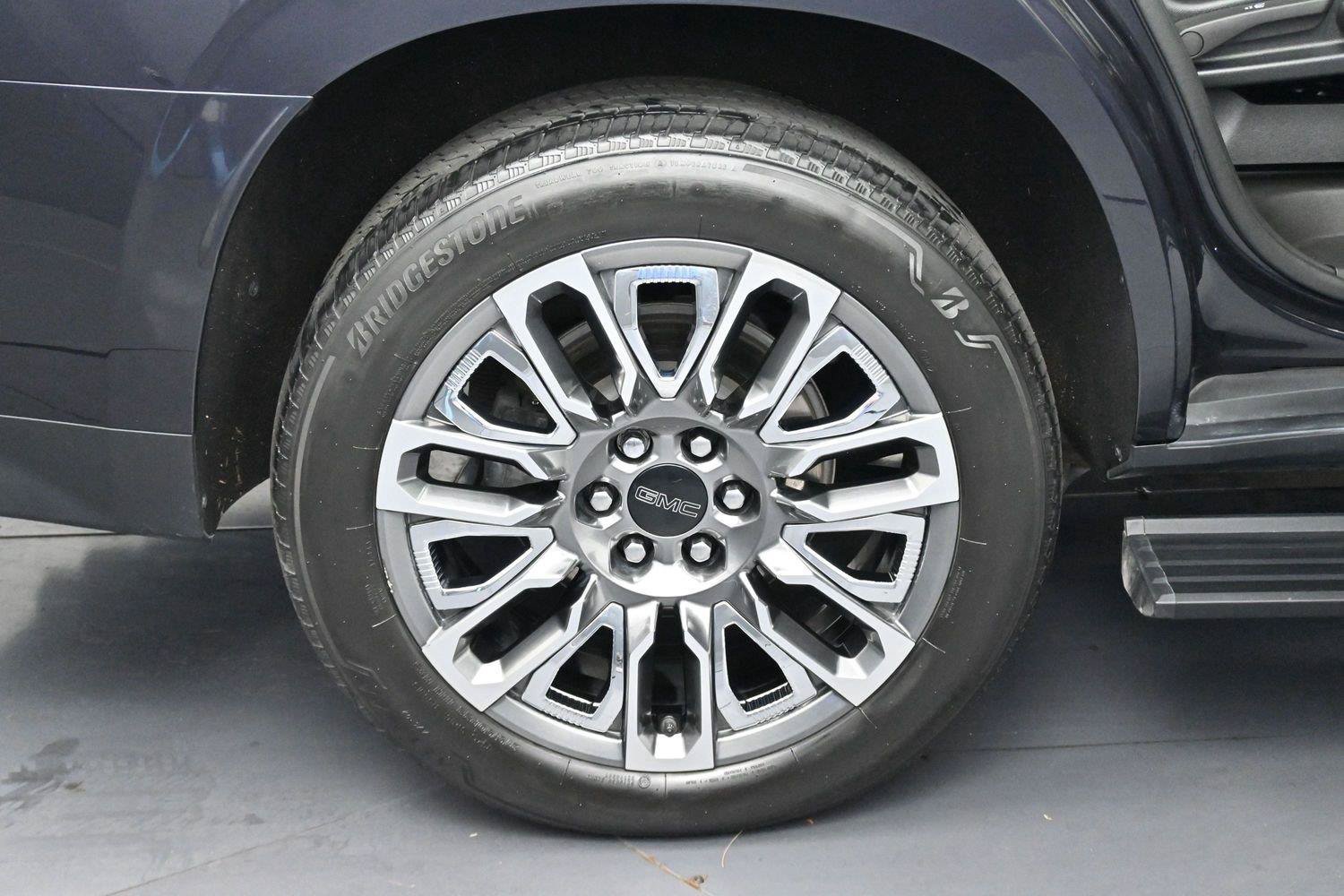 Used 2023 GMC Yukon Denali Ultimate AWD/4WD image 11