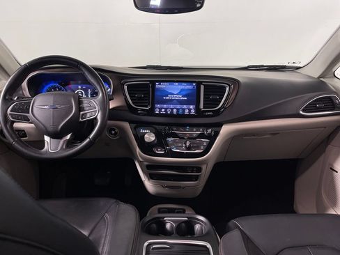 Used 2019 Chrysler Pacifica Touring-L Plus w/ Advanced Safetytec Group FWD image 15