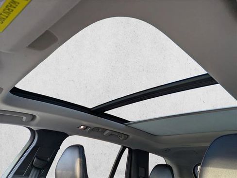 Used 2018 Volvo XC90 T5 Momentum w/ Convenience Package image 17