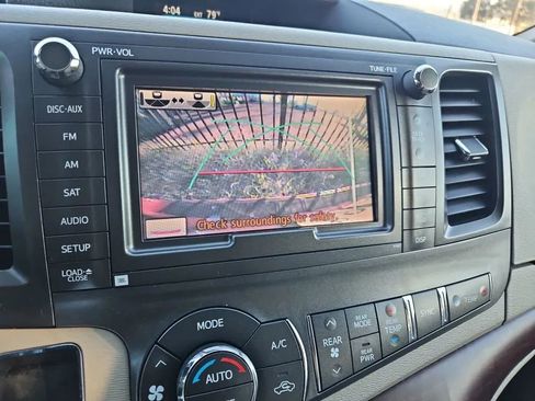 Used 2013 Toyota Sienna XLE w/ Premium Pkg image 31