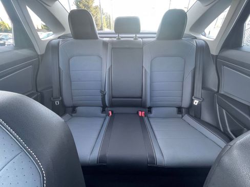 Used 2025 Volkswagen Jetta SE image 38