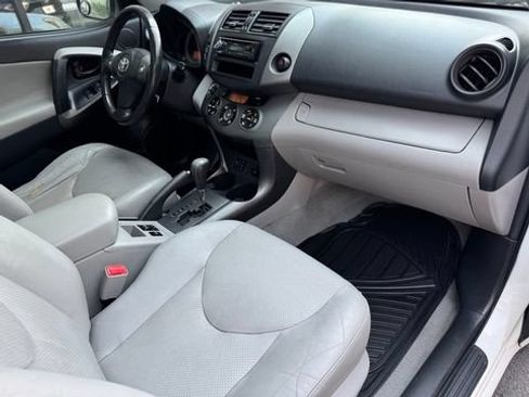 Used 2011 Toyota RAV4 Limited AWD/4WD image 23