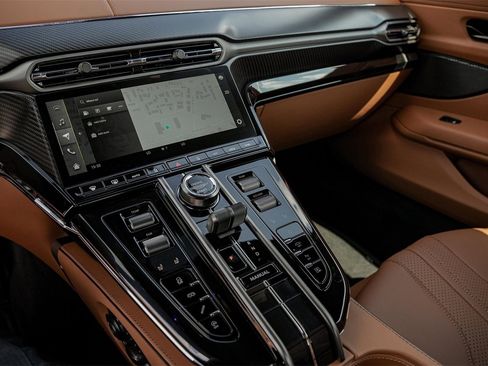 New 2025 Aston Martin V8 Vantage Coupe image 27