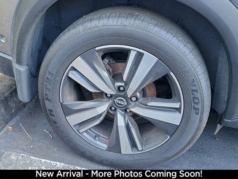 Used 2025 Nissan Rogue SL w/ SL Premium Package image 4