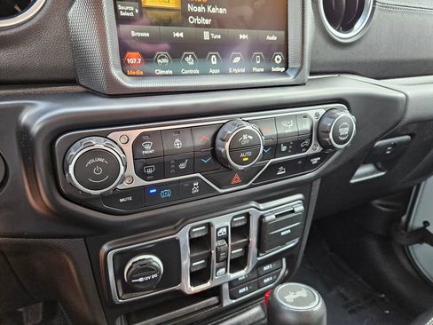 Used 2023 Jeep Wrangler Unlimited Sahara w/ Cold Weather Group AWD/4WD image 25