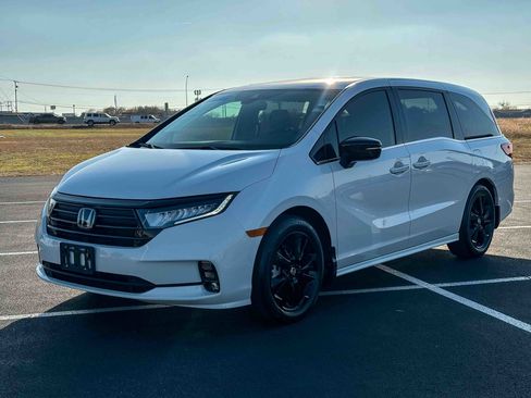 Certified 2024 Honda Odyssey Sport image 10
