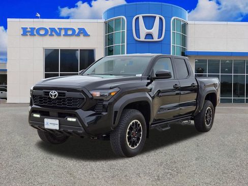 Used 2024 Toyota Tacoma TRD Off-Road AWD/4WD image 7