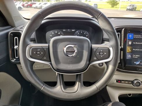 Used 2020 Volvo XC40 T4 Momentum FWD image 8