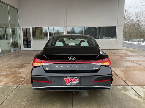Used 2024 Hyundai Elantra Limited image 21