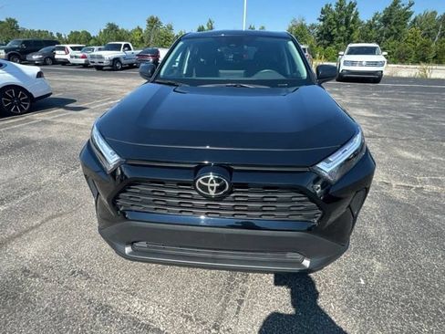 Used 2025 Toyota RAV4 LE AWD/4WD image 2