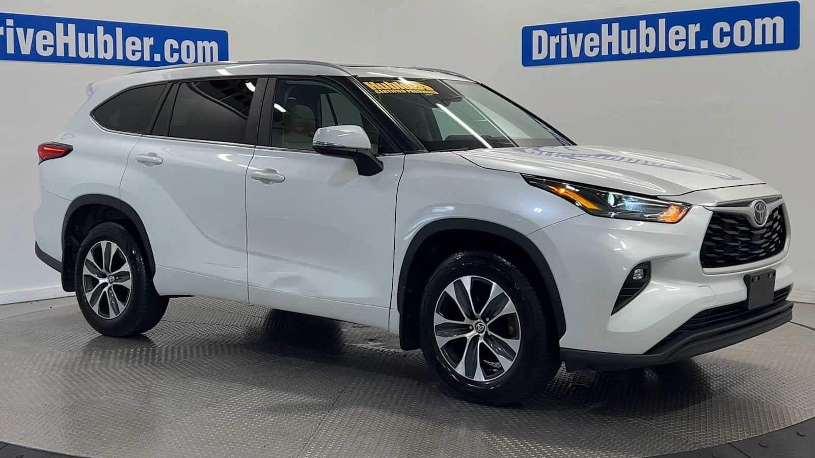 Used 2023 Toyota Highlander XLE AWD/4WD image 9