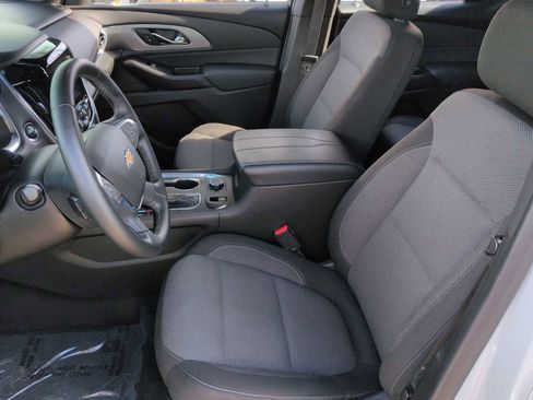 Used 2023 Chevrolet Traverse LT image 17