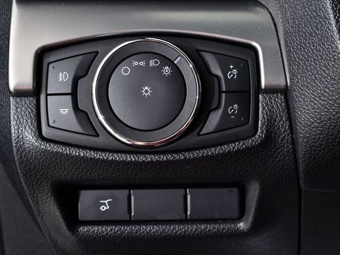 Used 2018 Ford Explorer XLT w/ Equipment Group 202A AWD/4WD image 32