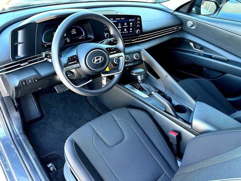 Used 2024 Hyundai Elantra SE image 15