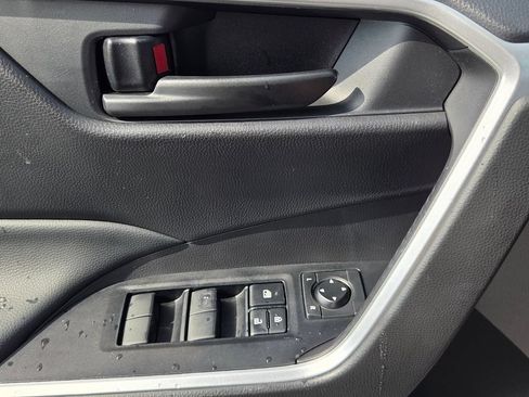 Certified 2025 Toyota RAV4 LE FWD image 26