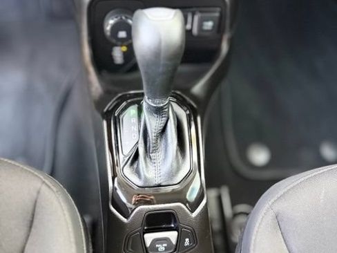 Used 2017 Jeep Renegade Altitude AWD/4WD image 14