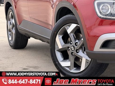 Used 2025 Hyundai Venue SEL image 11