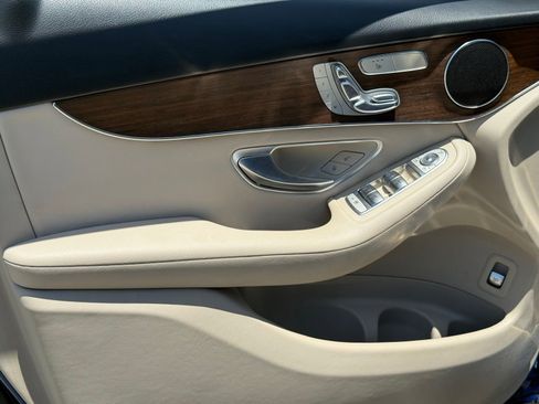 Used 2022 Mercedes-Benz GLC 300 image 22