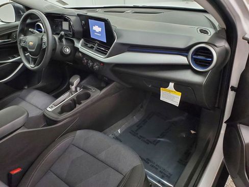 Used 2024 Chevrolet Trax LS FWD image 12