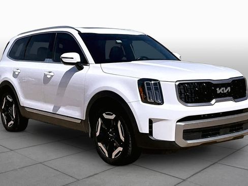 Used 2023 Kia Telluride EX w/ EX Captain's Chair Package image 3