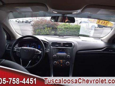 Used 2018 Ford Fusion SE w/ Equipment Group 601A FWD image 3