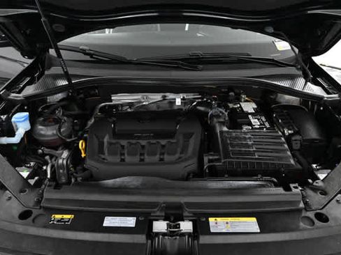 Used 2024 Volkswagen Tiguan SEL R-Line image 33