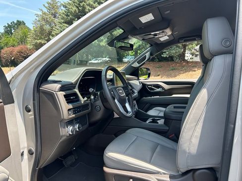 Used 2022 GMC Yukon SLT w/ SLT Luxury Package RWD image 38