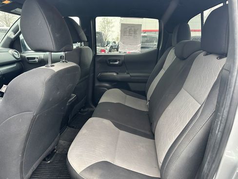 Used 2022 Toyota Tacoma TRD Off-Road image 13