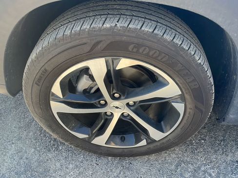 Used 2024 Chevrolet Trax RS w/ Driver Confidence Package FWD image 21