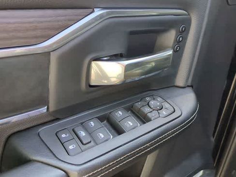 New 2026 RAM 2500 Laramie AWD/4WD image 18
